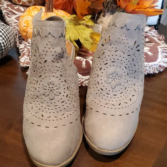 🌻Francesca's Open-heel Booties 🌻 - Picture 3 of 6